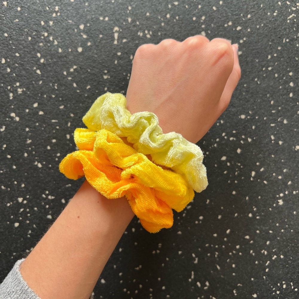 💛 Velvet Scrunchie Bundle - 3 Yellow